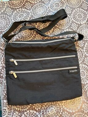 Baggallini Black Nylon Crossbody Bag Multi Zip Travel Purse